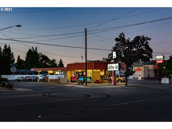 1270 W Harvard Ave, Roseburg, OR 97471
